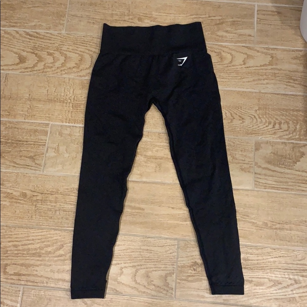 Black gym shark leggings